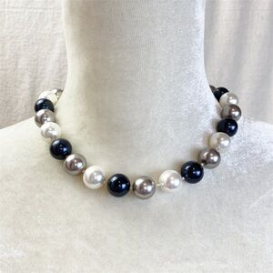 Chunky Shell pearl (faux Pearl) white grey black necklace